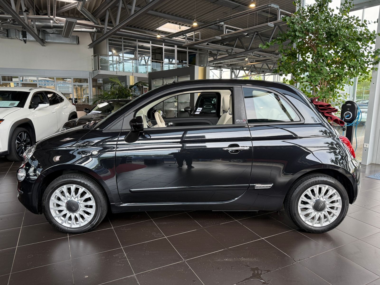 Fahrzeugabbildung Fiat 500C Lounge NAVI PDC ALU