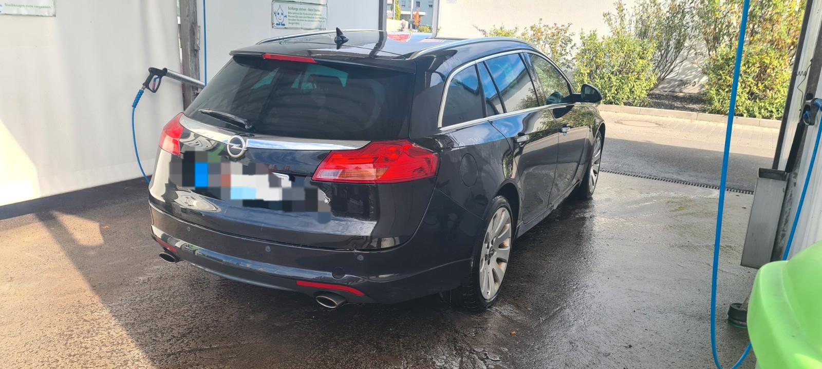 Opel Insignia 2010 — салон