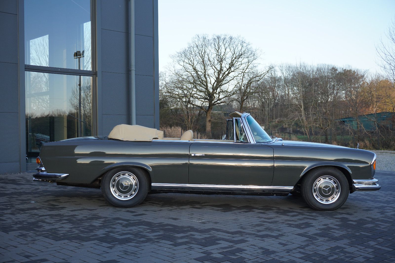 Fahrzeugabbildung Mercedes-Benz 280 SE 3,5 Cabriolet Conversion