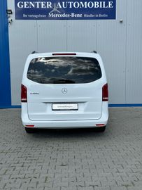Mercedes V 220 - 8