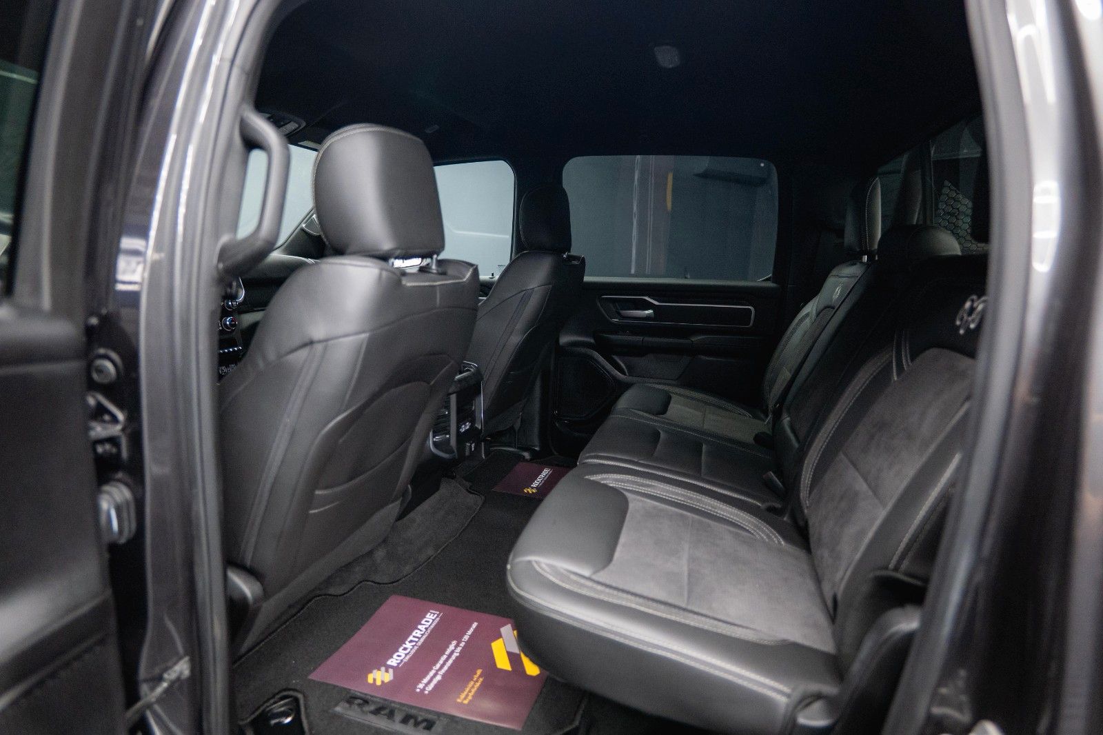Fahrzeugabbildung Dodge RAM 5.7 V8 HEMI 4x4 OFFROAD NIGHT-Edition LED