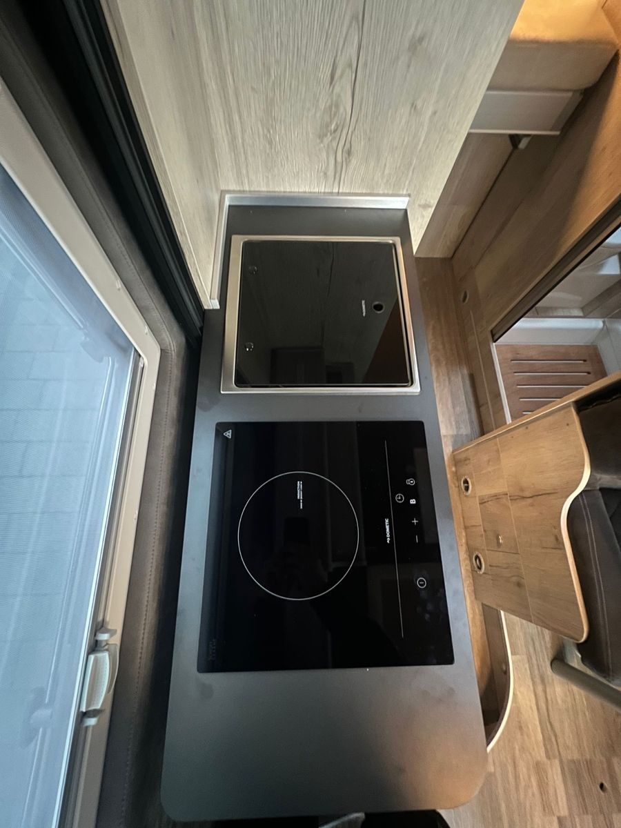Fahrzeugabbildung MegaMobil Revolution 640 Automatik Voll Induktion Lithium