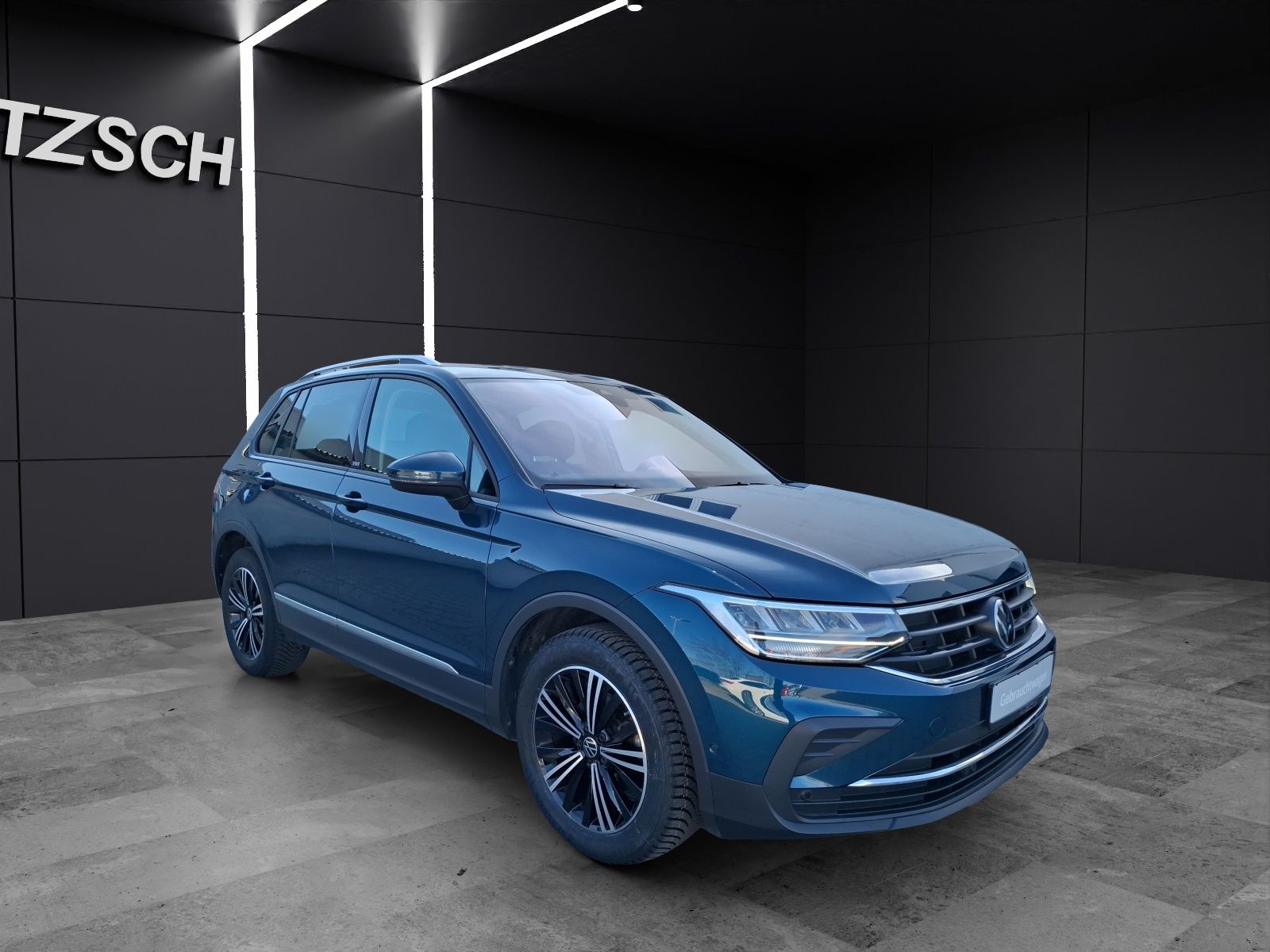 Fahrzeugabbildung Volkswagen Tiguan TSI Active DSG LED Navi ACC RFK SH 18"