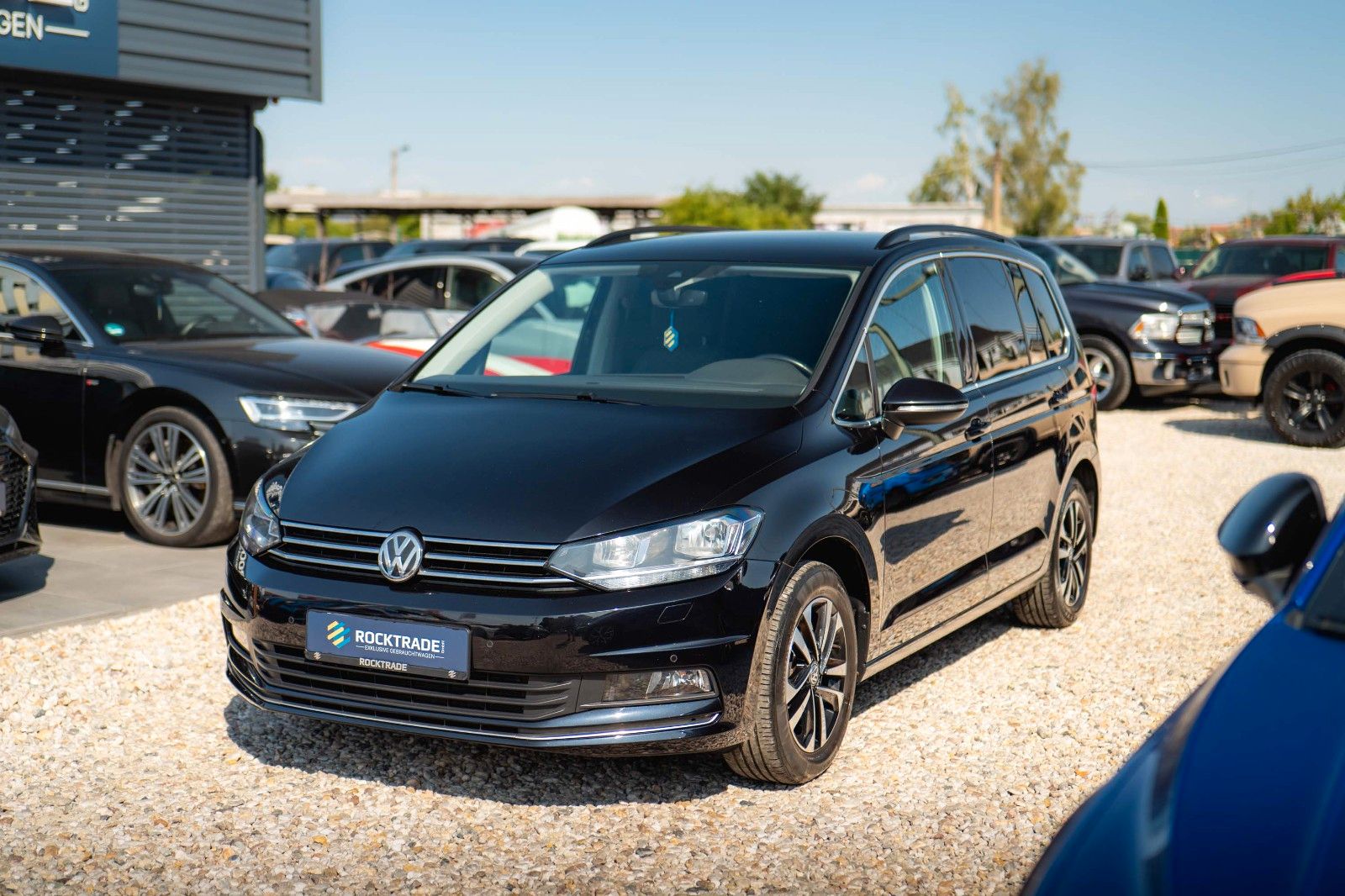 Fahrzeugabbildung Volkswagen Touran 1.6 Comfortline IQ.Drive | 7 Sitze | ACC