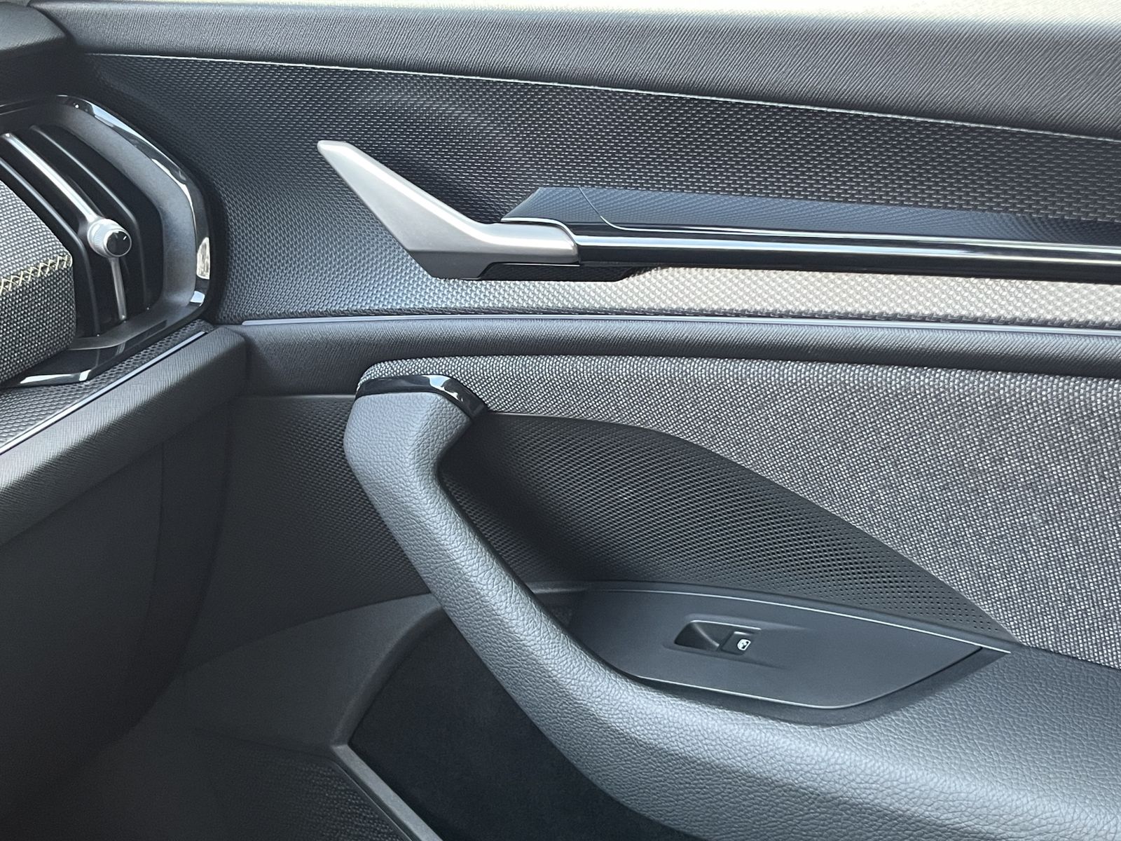 Fahrzeugabbildung SKODA Kodiaq 2.0 TDI DSG*7-Sitzer*ACC*ViCo*SHZ*LED**