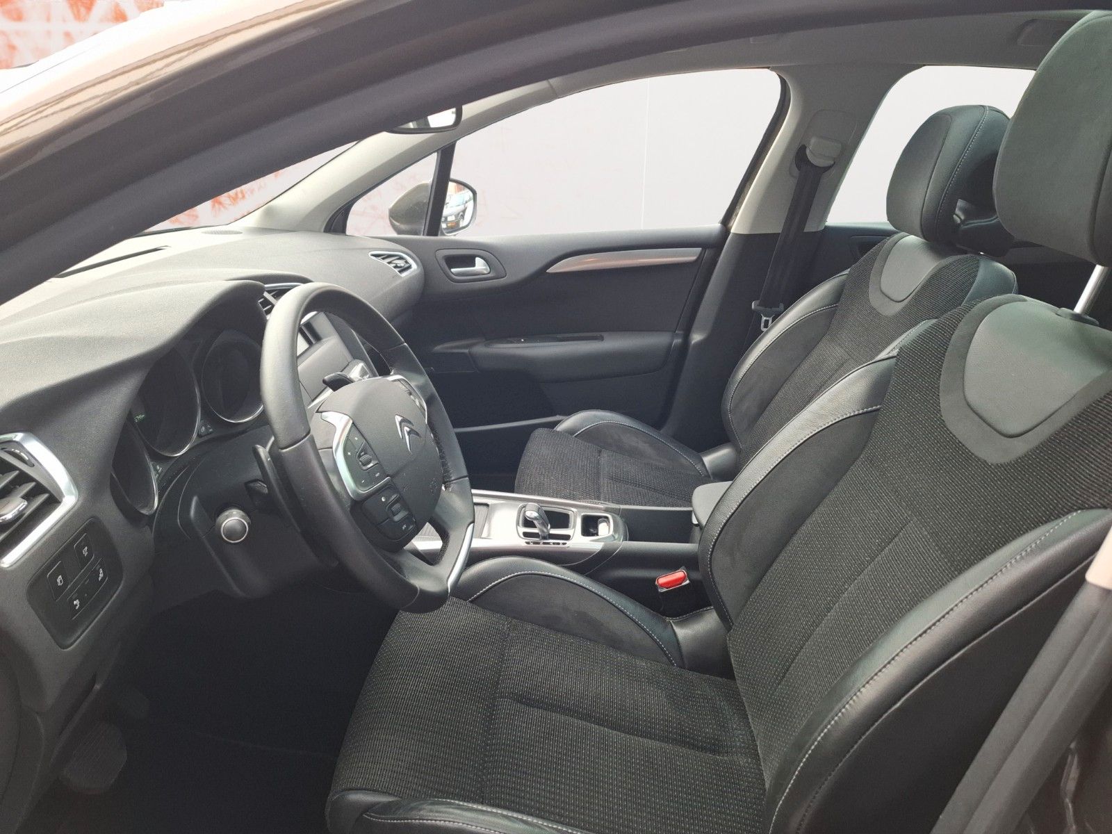 Fahrzeugabbildung Citroën C4 Lim. Exclusive ! Massagesitze ! Panoramadach