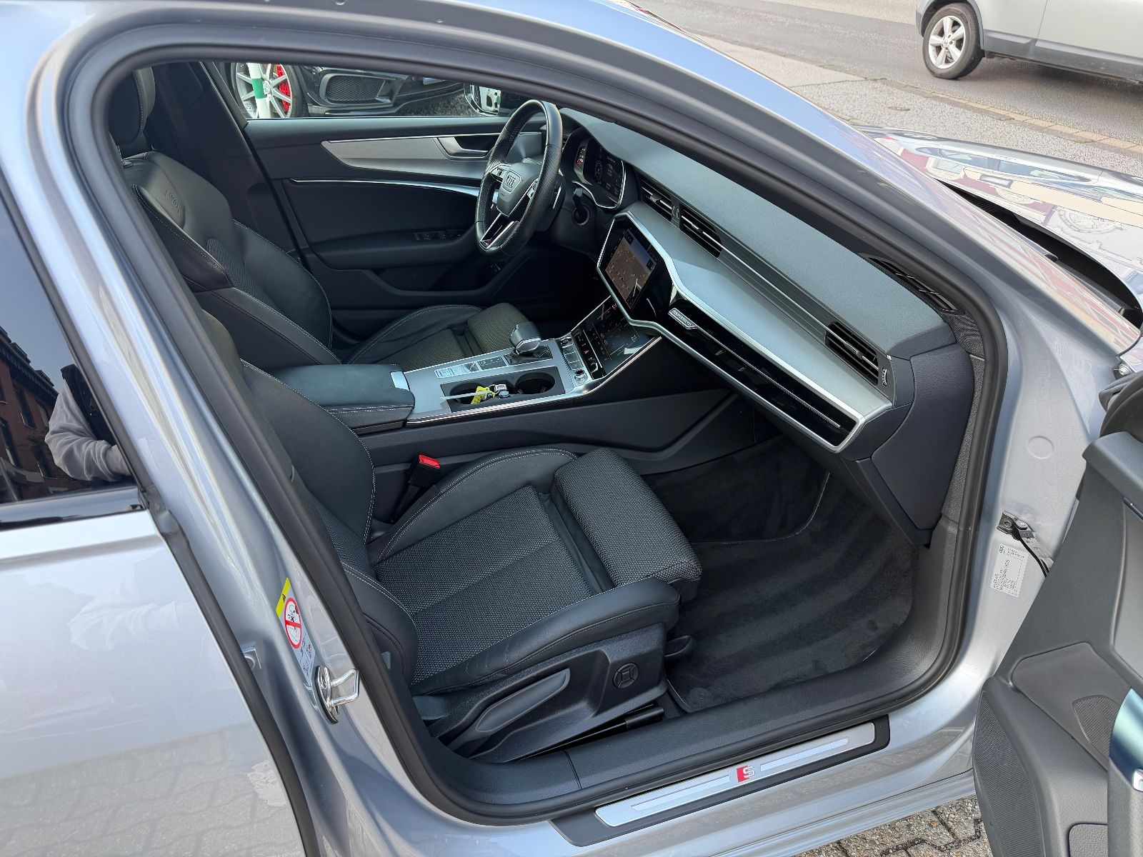 Fahrzeugabbildung Audi A6 Lim. 50 TFSI e quattro sport S-LINE BLACK EDI