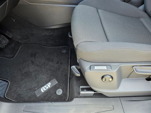 Fahrzeugabbildung Volkswagen Caddy Life Maxi Rollstuhltransport REHA