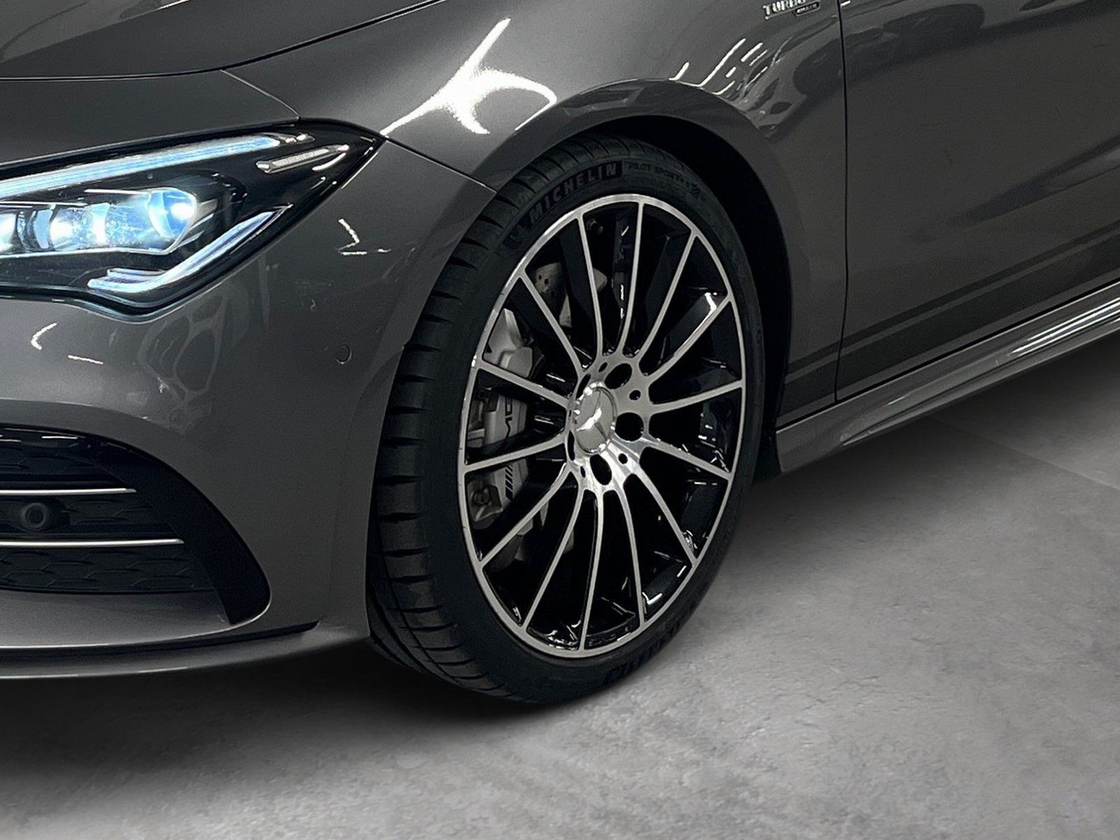 Fahrzeugabbildung Mercedes-Benz CLA 35 AMG 4M*Pano*Burmester*Distro*360*MLB*Ride