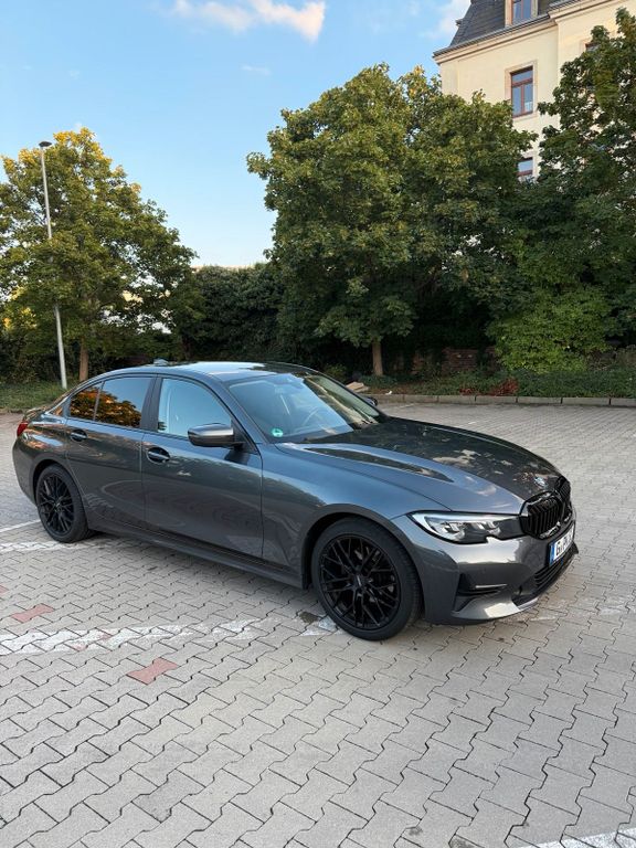 Image of BMW 320
