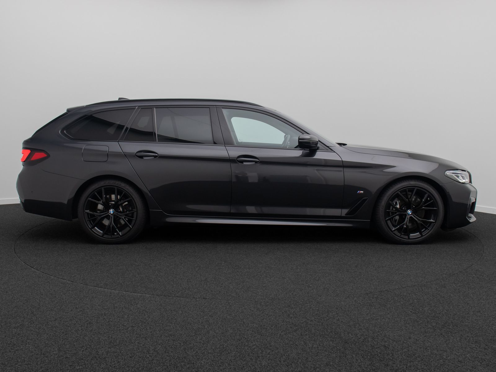 Fahrzeugabbildung BMW 530d MSport HUD DAB Kamera AHK Panorama HiFi 19"