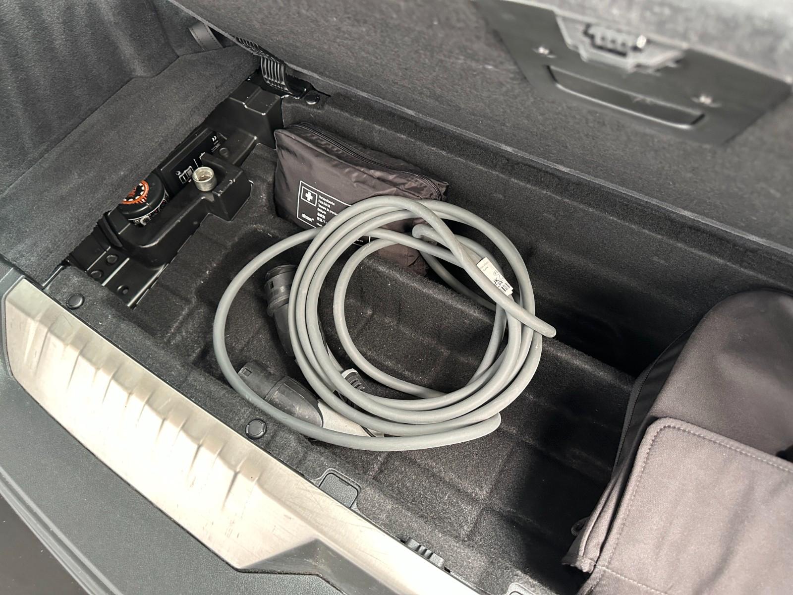 BMW 530e Touring Aut Luxury Line Navi*Leder*LED*1.Hd
