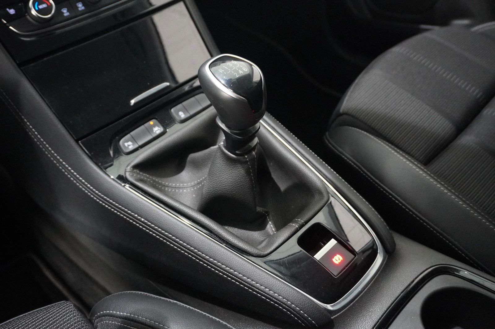 Fahrzeugabbildung Opel Grandland (X) 1.2T GS LINE NAVI/LED/KAMERA/SPORT