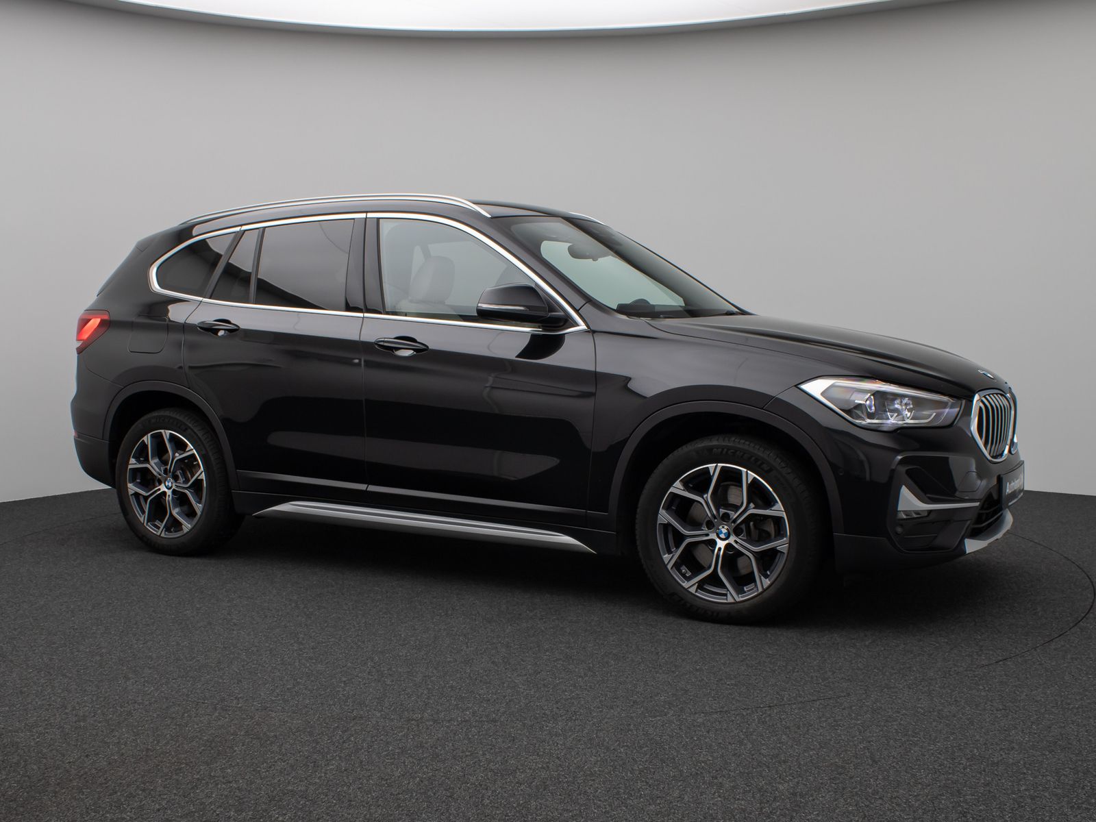 Fahrzeugabbildung BMW X1 xD20i xLine Kamera HUD DAB HiFi Komfort Sport