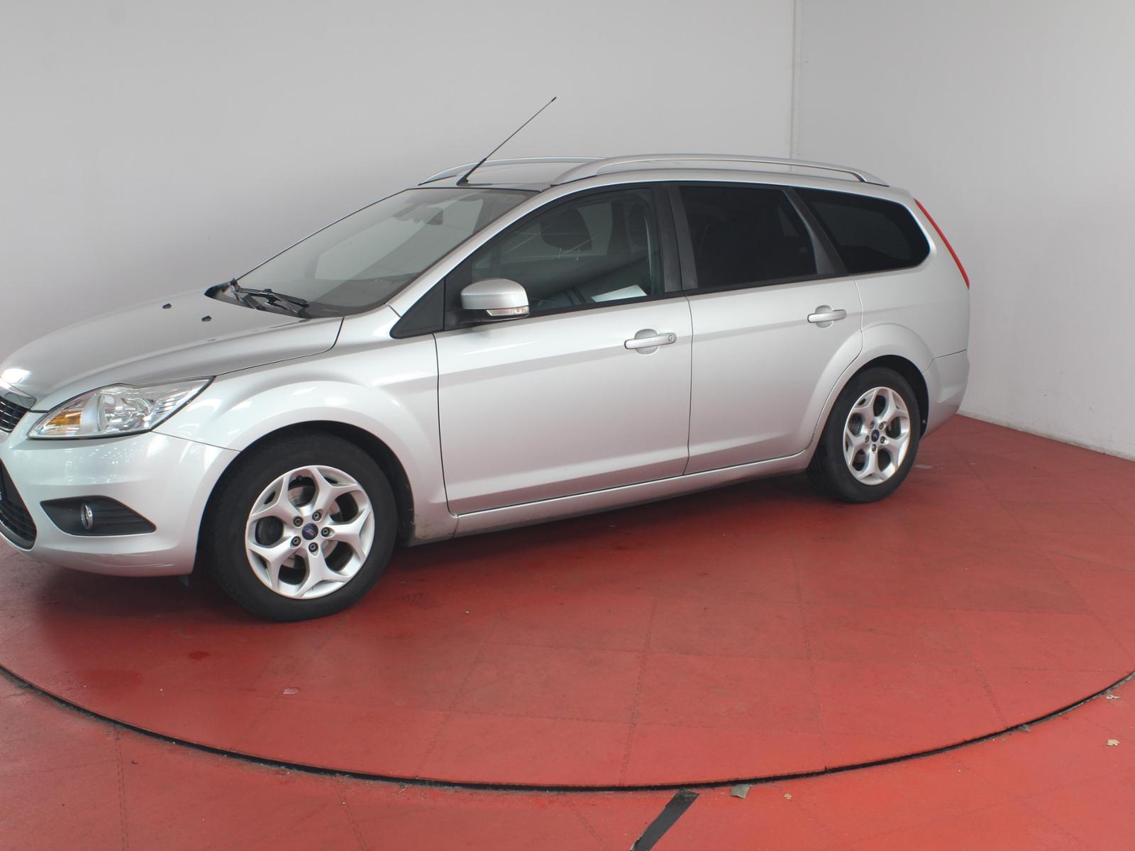 Ford Focus 2010 — photo 25