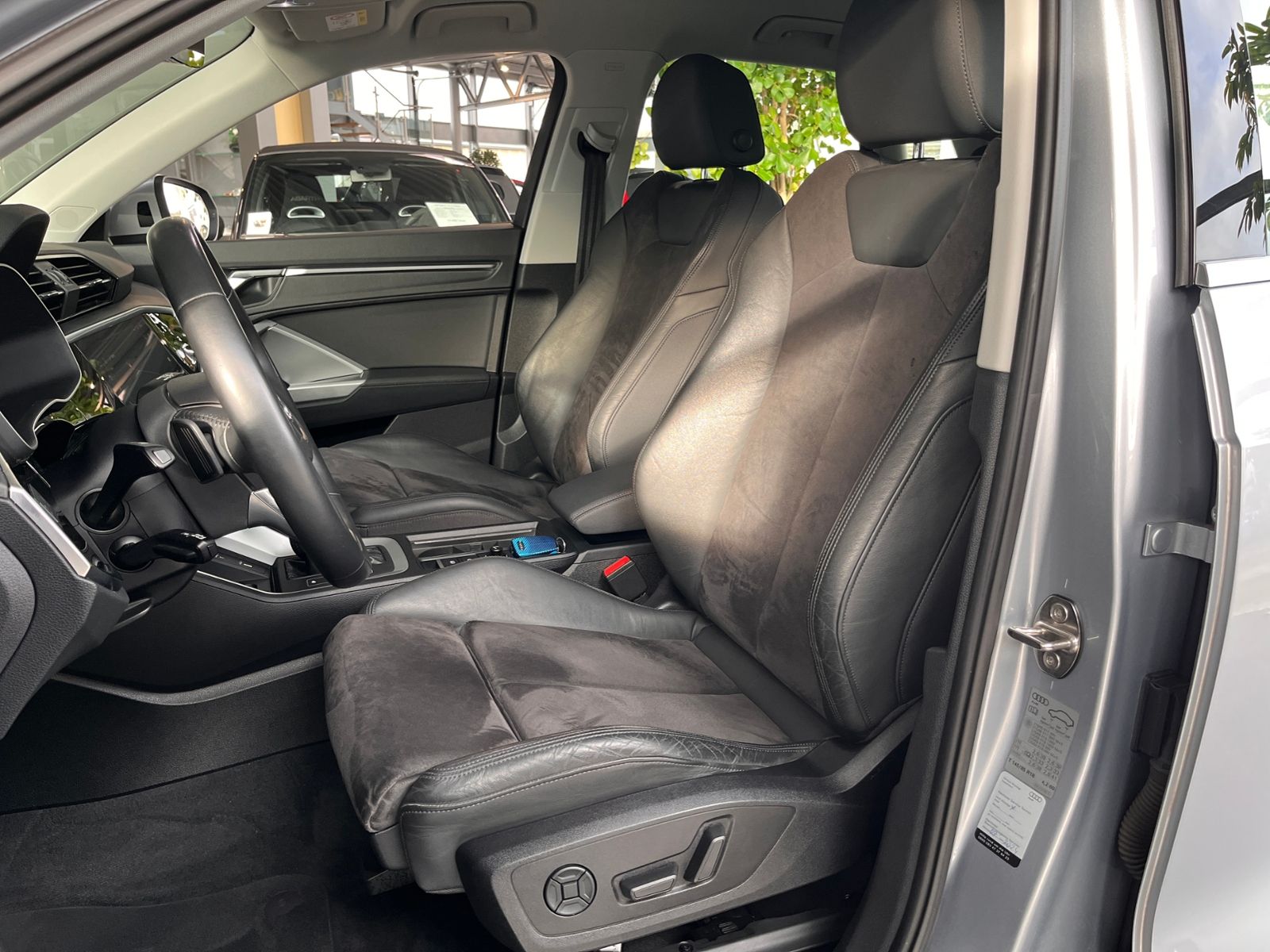 Fahrzeugabbildung Audi Q3 40 TFSI quattro advanced LED NAVI ALU