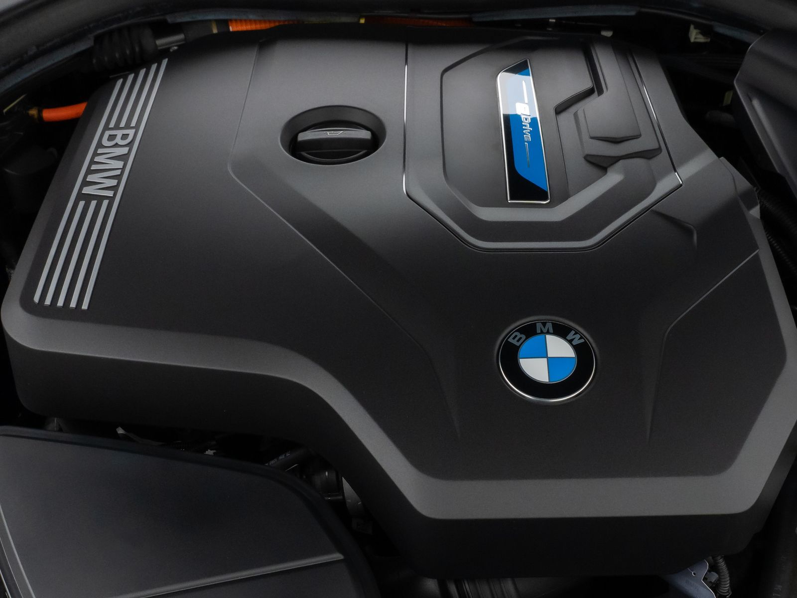 Fahrzeugabbildung BMW 530e Laser 360° HUD DAB H/K Komfort Alarm Sport