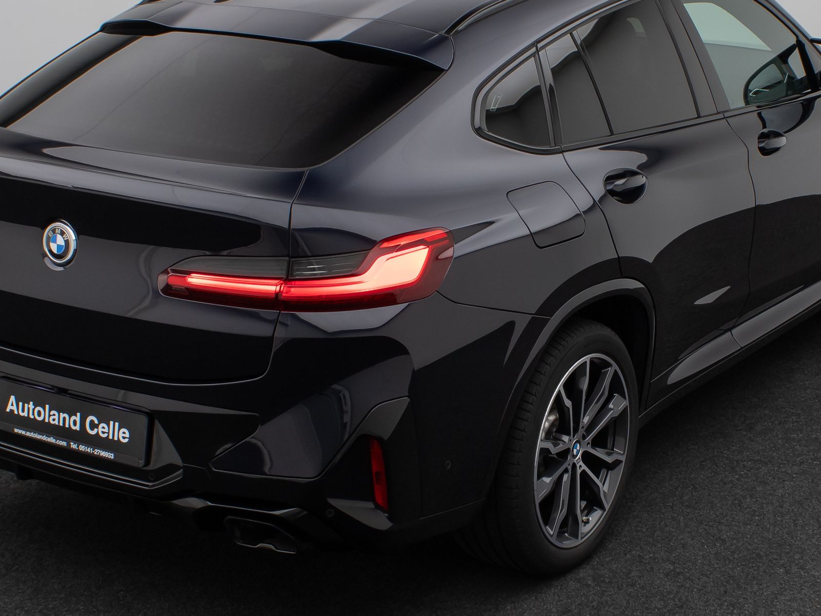 Fahrzeugabbildung BMW X4 M40i Panorama Laser Kamera HUD DAB HiFi AHK