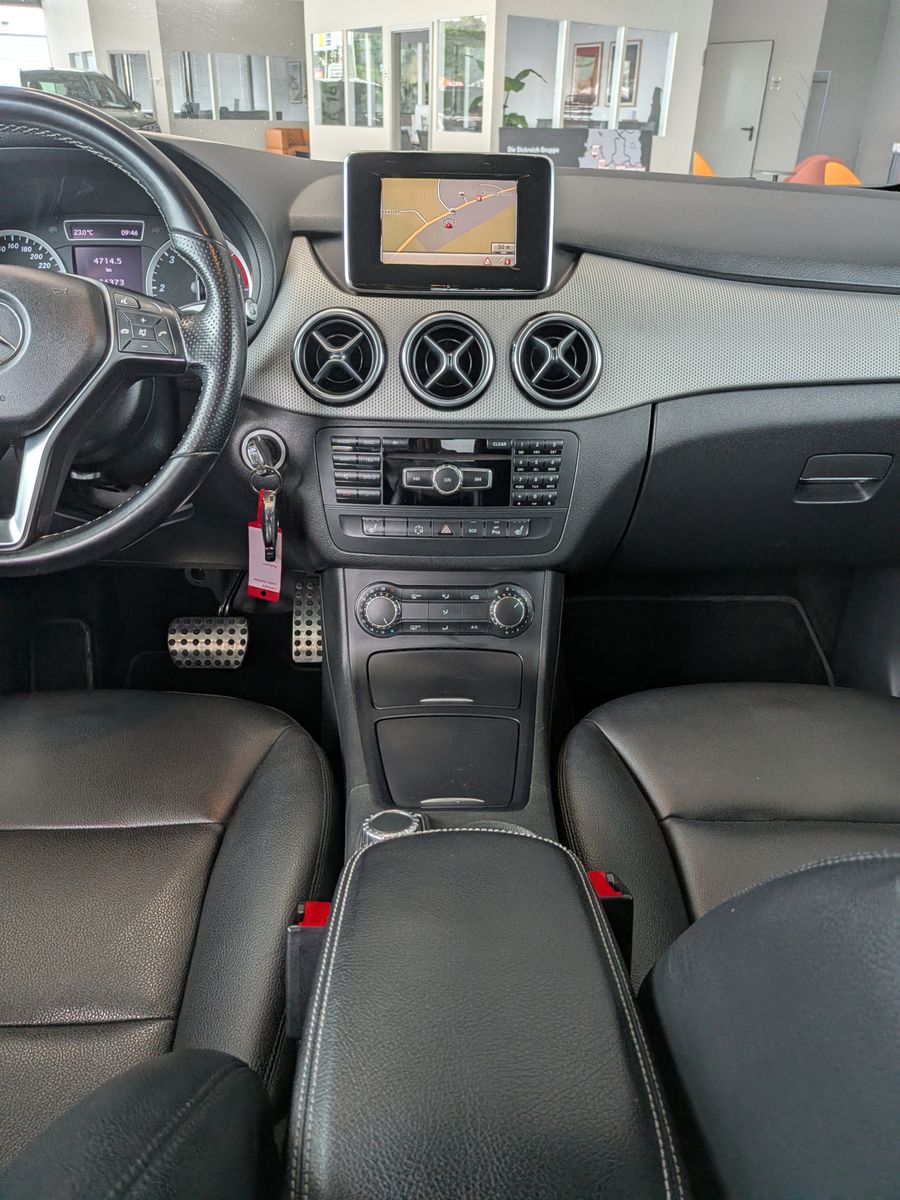Fahrzeugabbildung Mercedes-Benz B 200 CDI Bi-Xenon Night-Paket PDC SHz Leder 18"