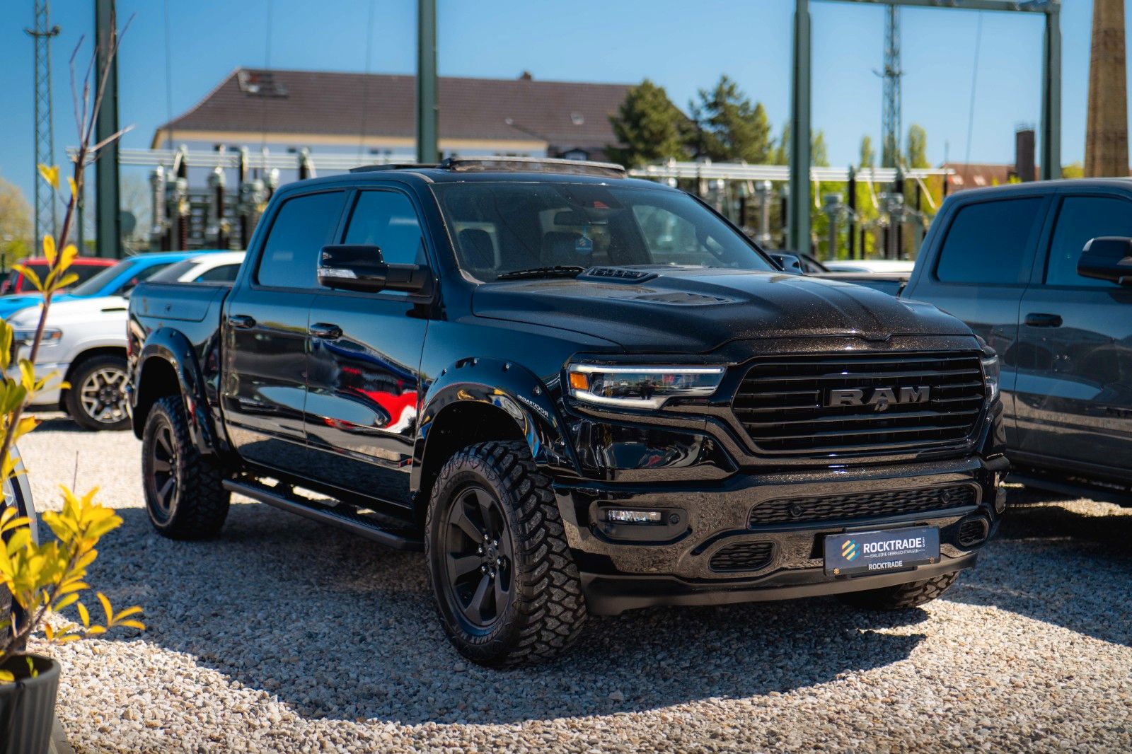 Fahrzeugabbildung Dodge RAM 5.7 V8 HEMI 4x4 REBEL LIMITED RamBox ACC 19%
