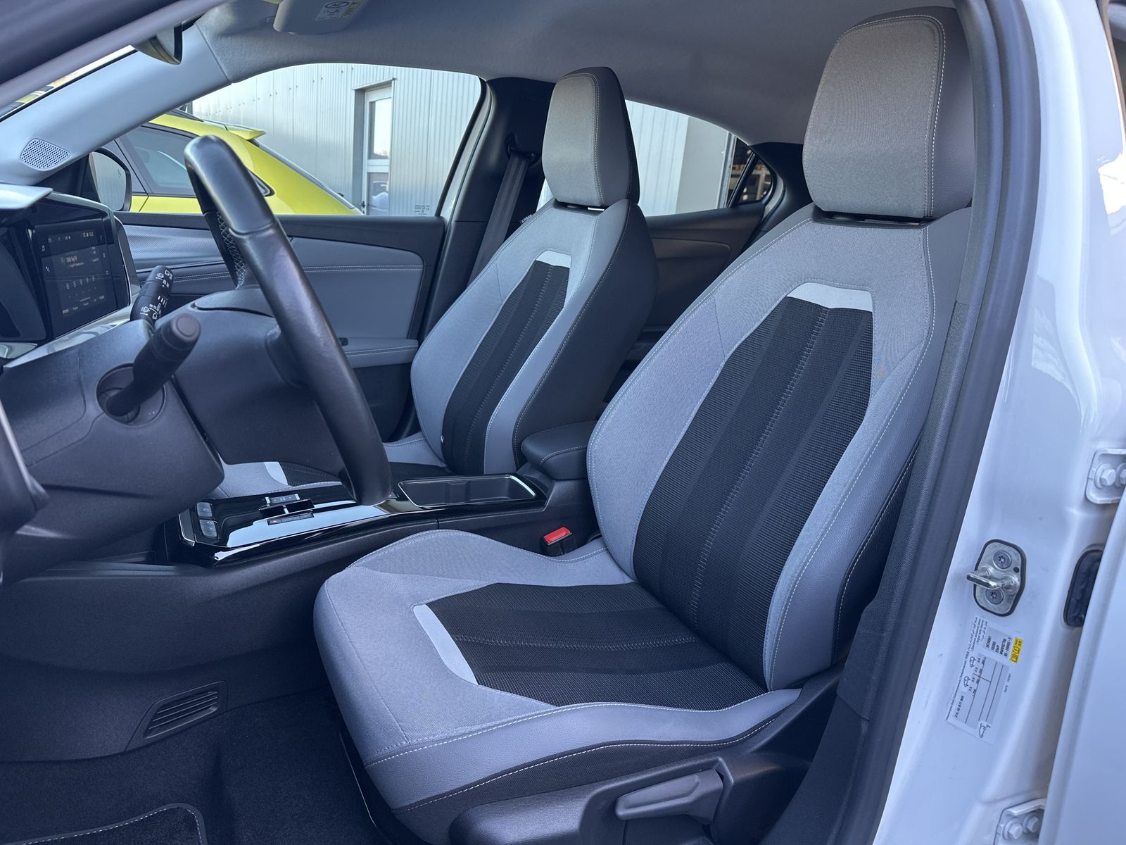 Fahrzeugabbildung Opel Mokka-e Elegance NAV+LED+ACC+KAM+SHZ+VCOCK+TOTW