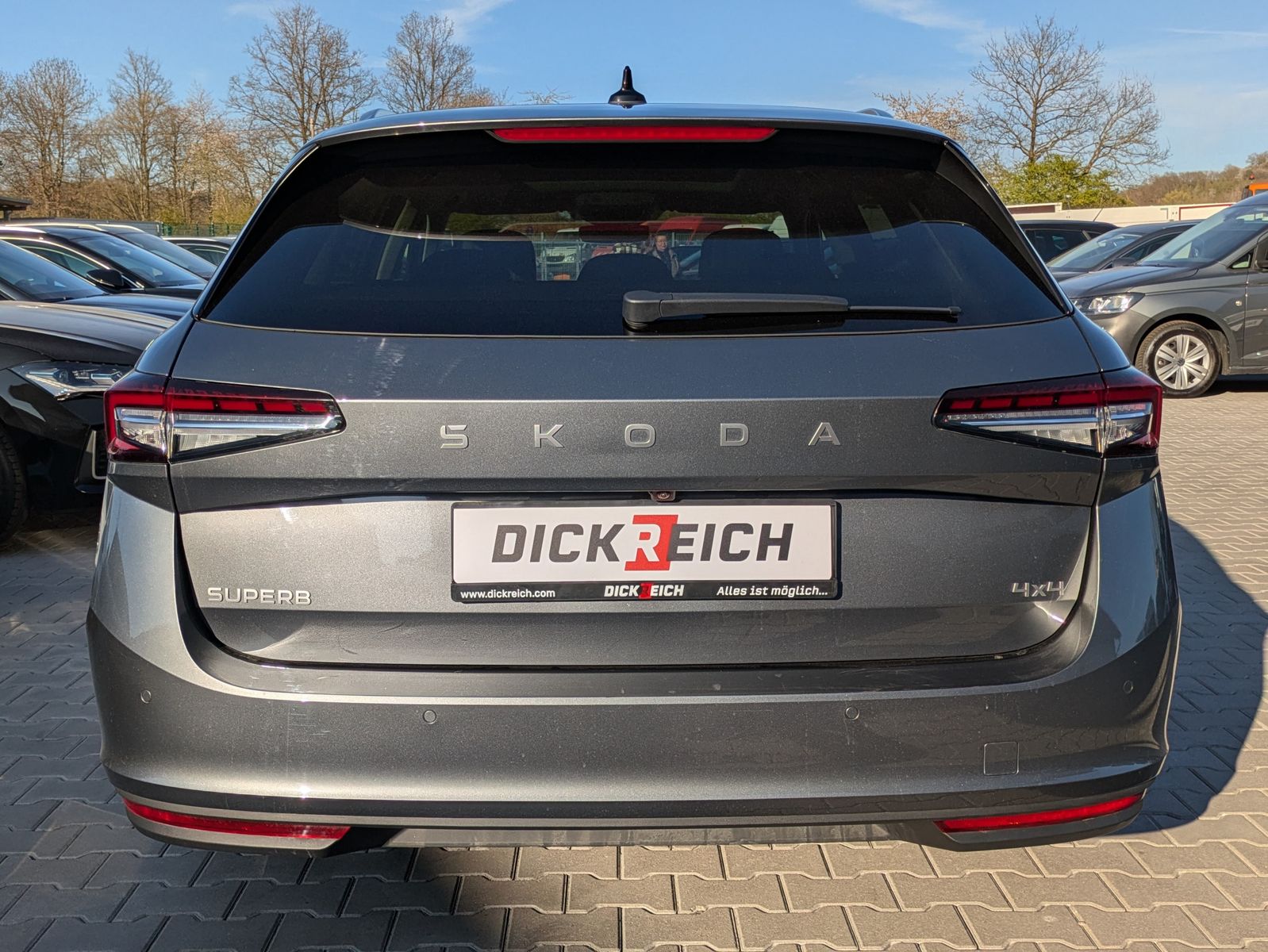 Fahrzeugabbildung SKODA Superb 2.0 TDI 4x4 Selection MATRIX*AHK*PANO*19"