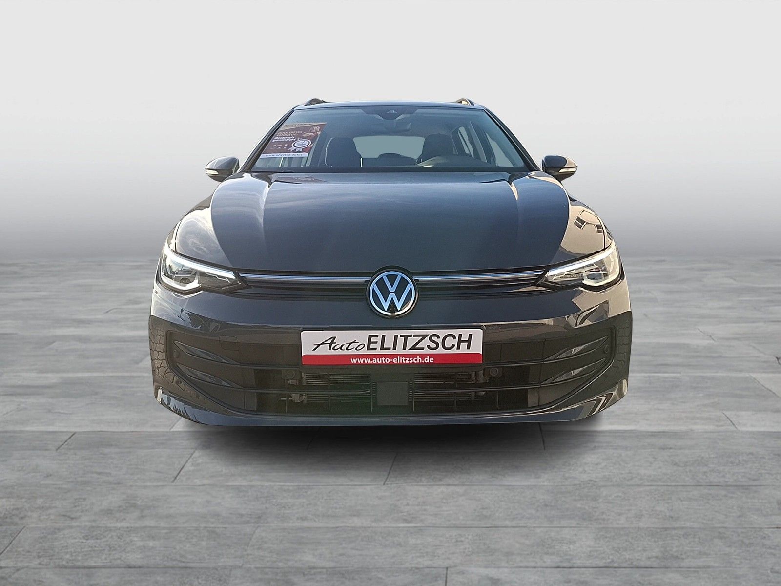 Fahrzeugabbildung Volkswagen Golf VIII Variant TSI Life LEDplus Navi AID ACC