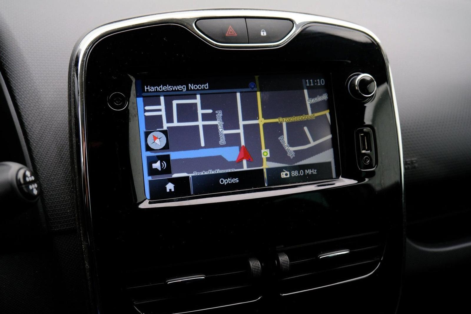 Renault Clio 2014 — photo 17