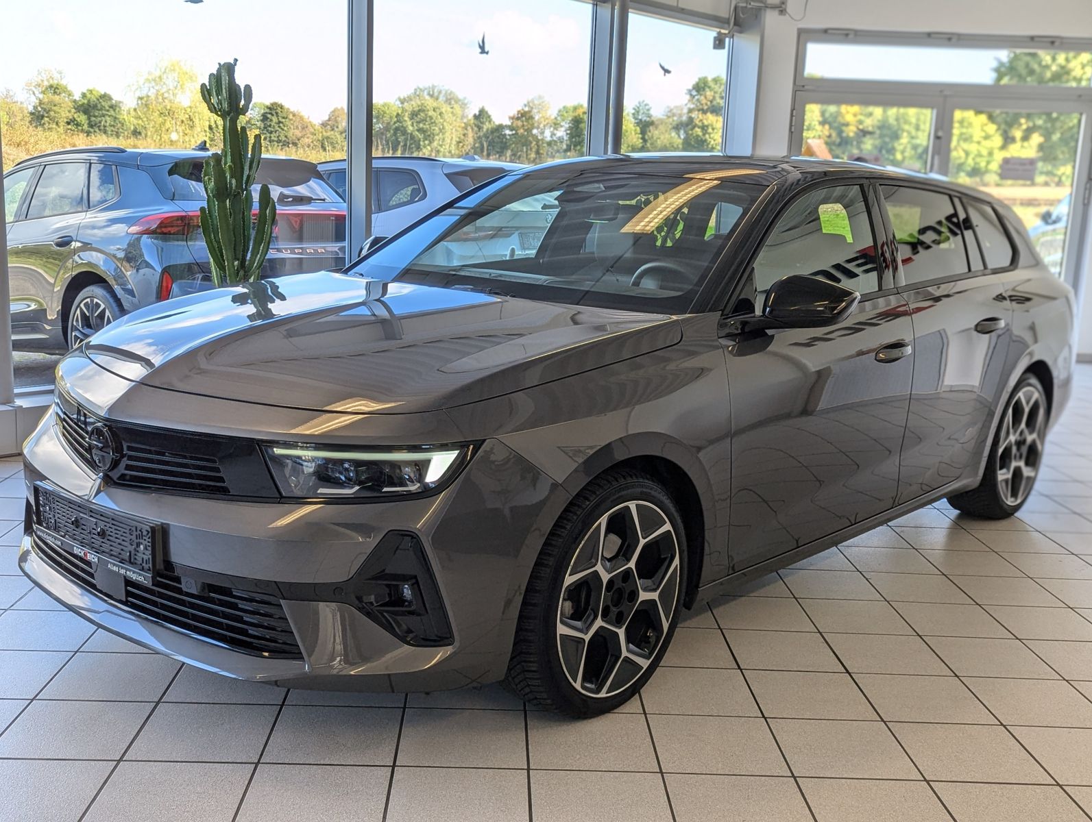 OPEL Astra 1.2 Ultimate Leder-Nappa Sitzlüft AHK Pano - Image 3