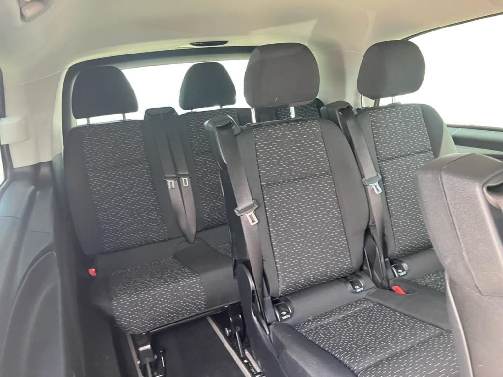 Fahrzeugabbildung Mercedes-Benz eVito 126 Tourer Pro Extralang 9 Sitze Airmatic