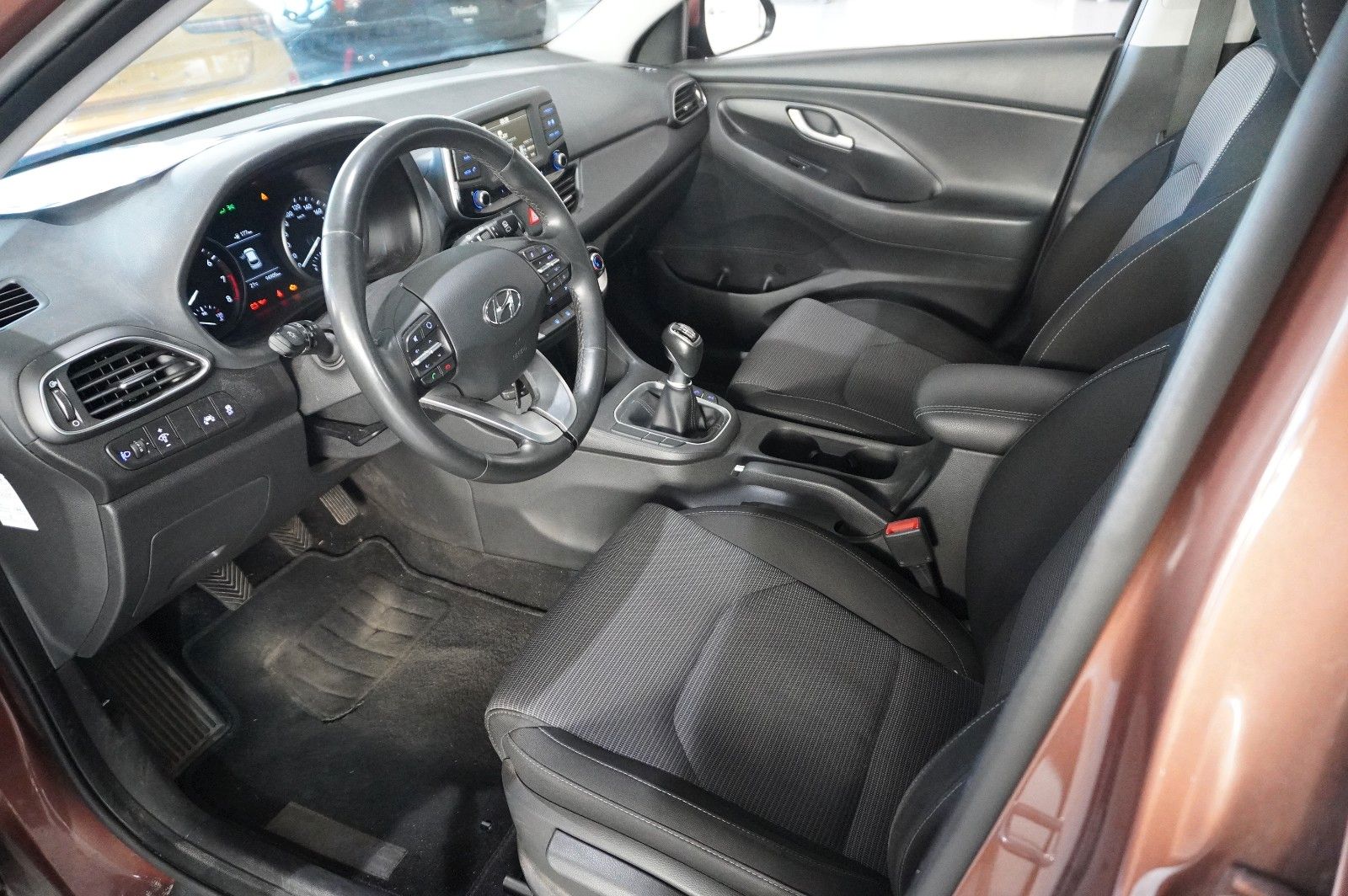 Fahrzeugabbildung Hyundai i30 LIM. 1.0 T-GDI SELECT LED/KLIMA/PDC/TEMP/USB