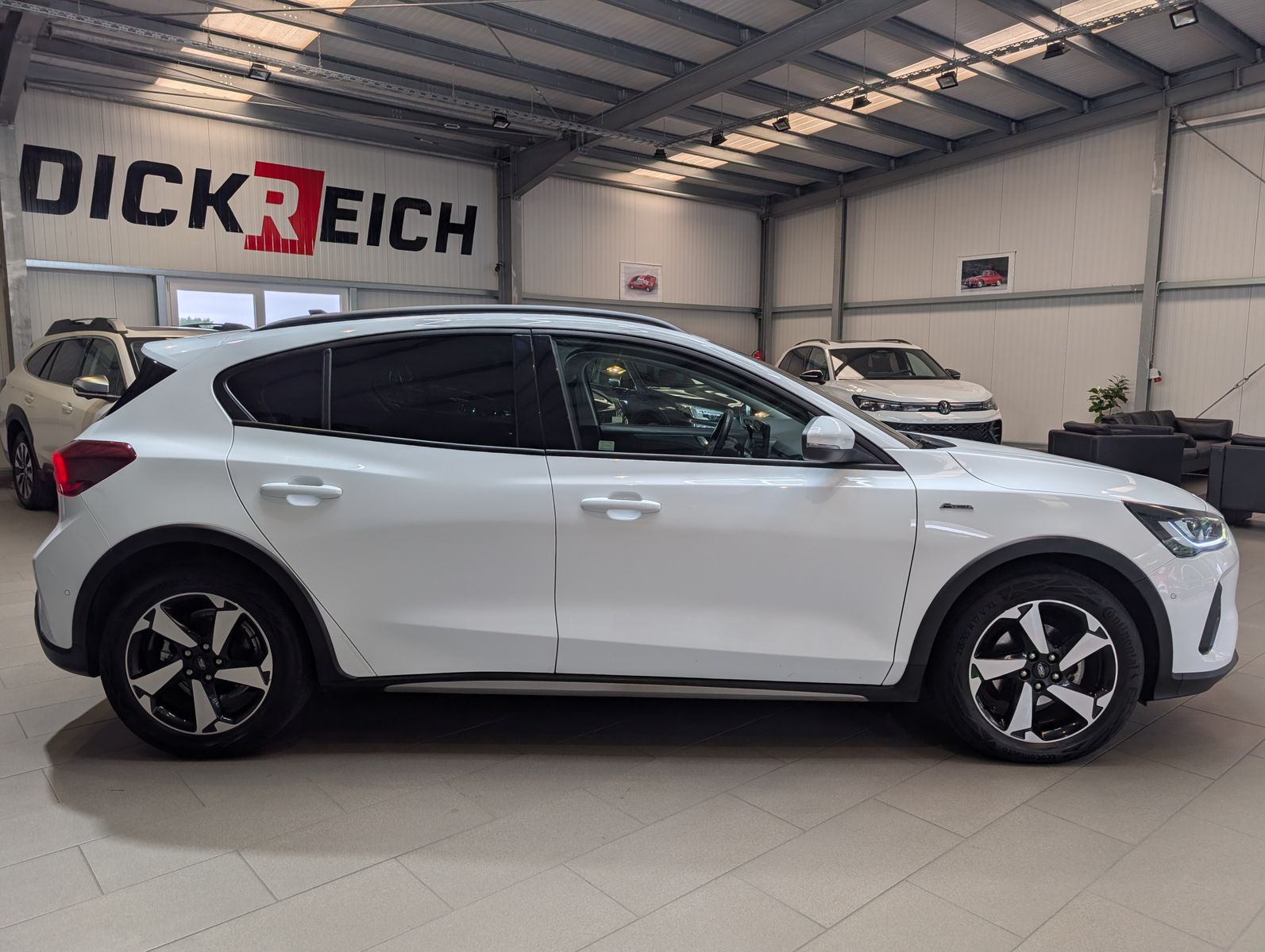 Fahrzeugabbildung Ford Focus Limo EB Active SHz LED Navi ACC Kamera 17"