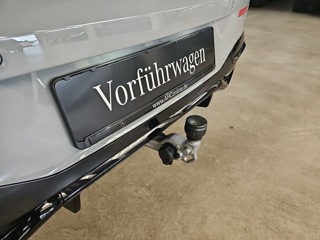 Fahrzeugabbildung Mercedes-Benz GLB 200 4MATIC +AMG+Night+AHK+DynLicht+Pano+