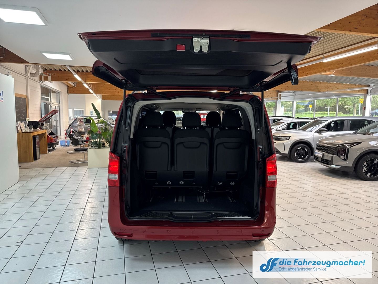 Fahrzeugabbildung Mercedes-Benz V 220 d RISE kompakt Navi Apple CarPlay Android