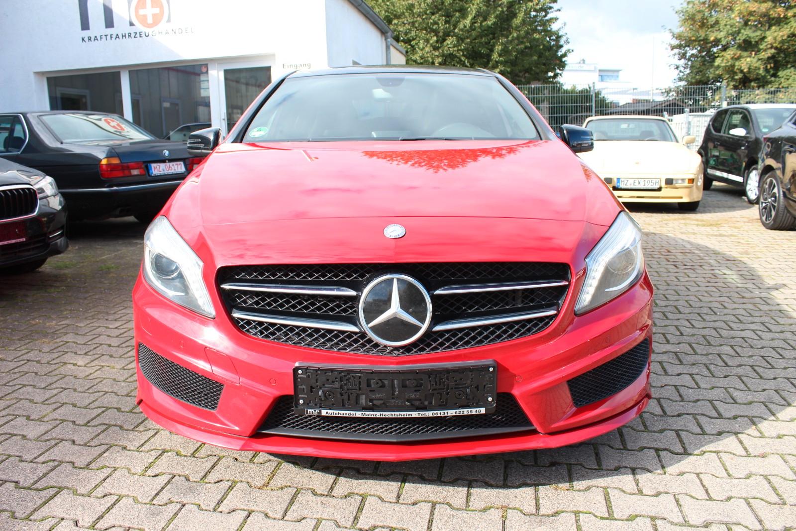 Mercedes-Benz A 200 BlueEFFICIENCY~AMG~NAVI~SHZ~PANO~PDC