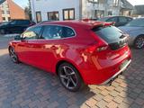 Volvo V40 T4 Momentum R-Design NAVI - Volvo V40 Limousine Momentum mit Benzin-Antrieb
