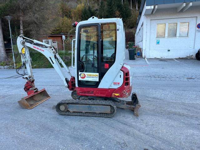 Takeuchi TB216 Powertilt