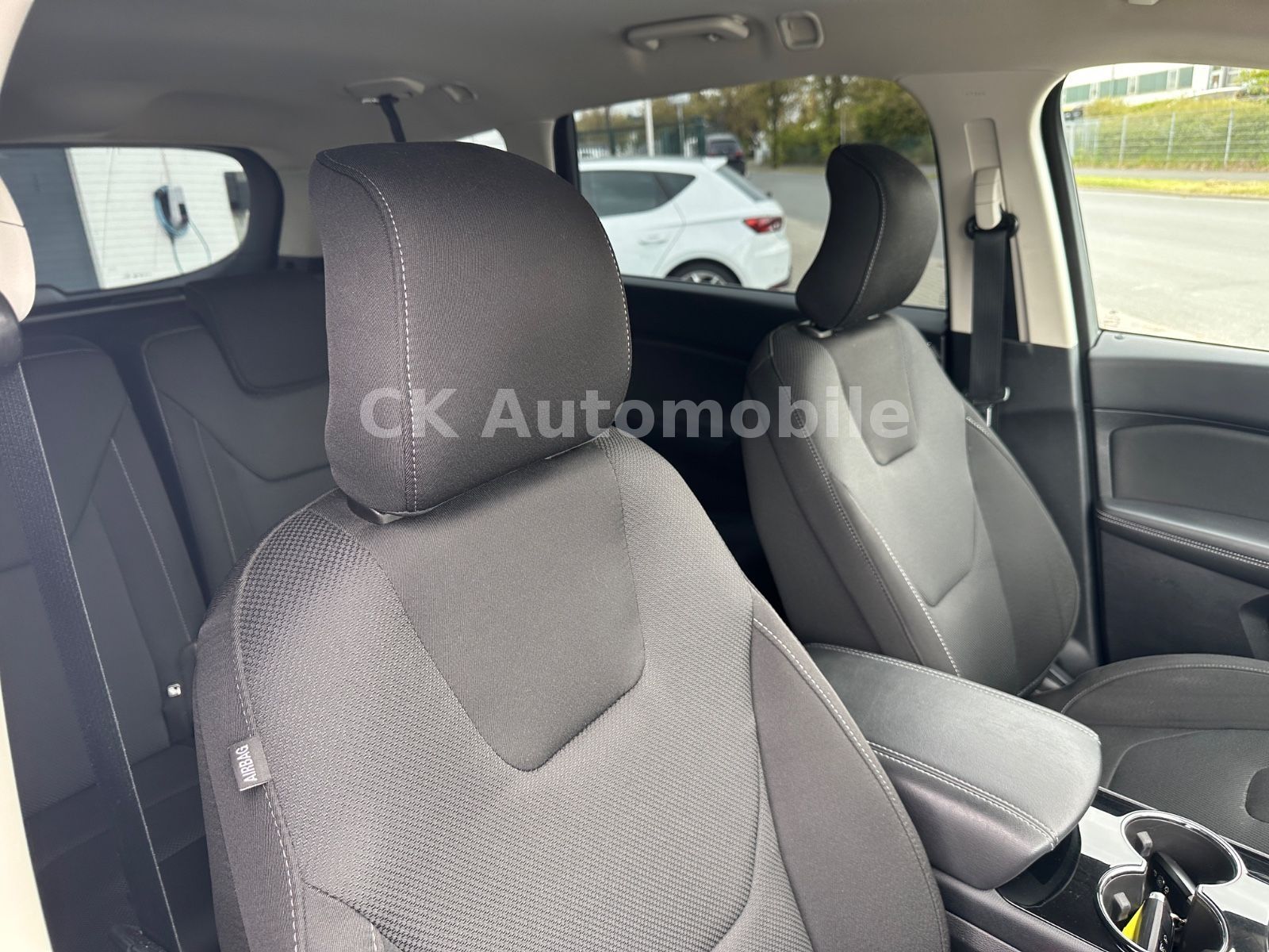 Fahrzeugabbildung Ford S-MAX Titanium 2.0TDCi Autom./Navi/LED/Kam./AHK