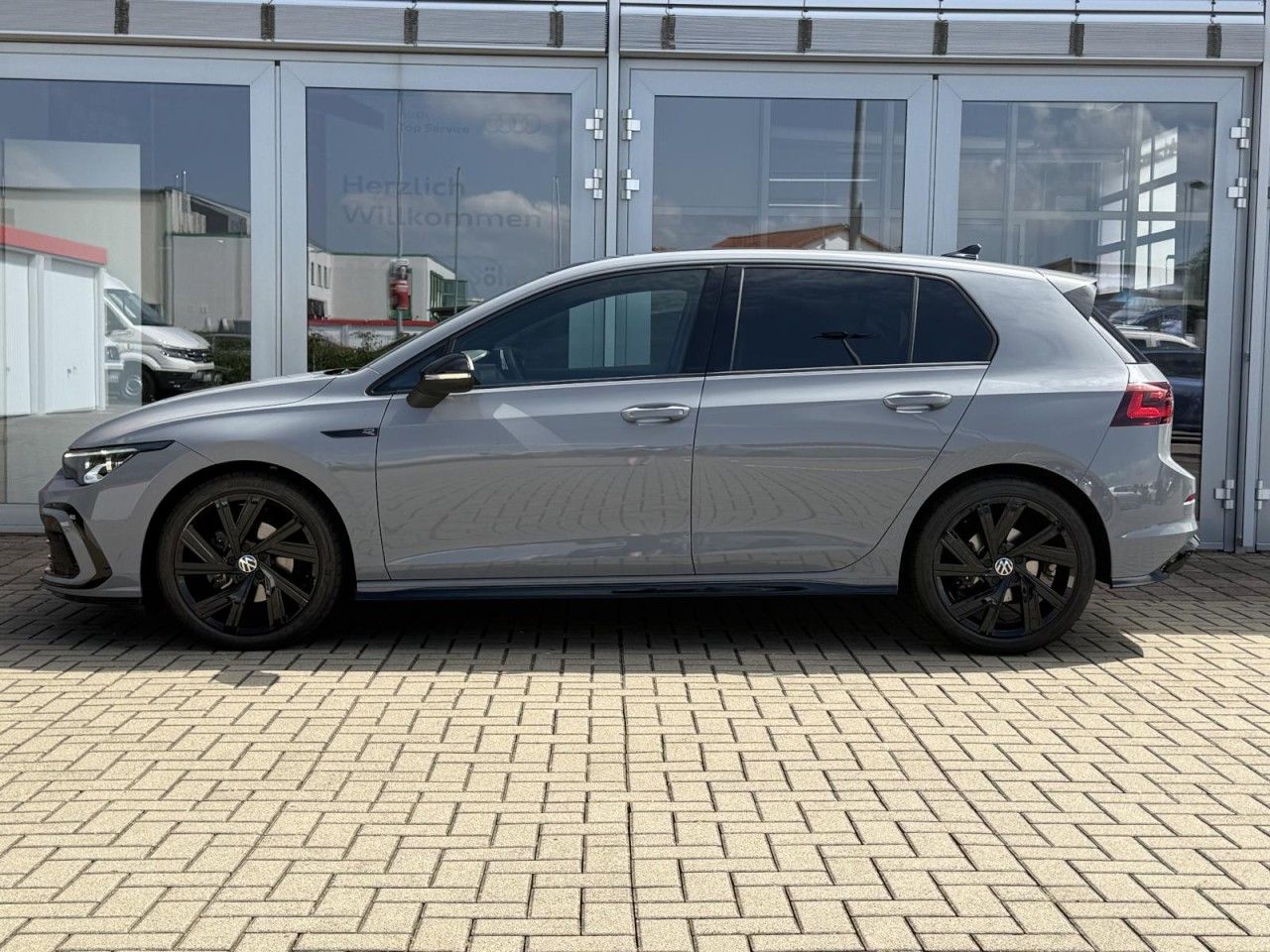Volkswagen Golf VIII Lim. R-Line 1.5 eTSI DSG DACH TOTW foto 3