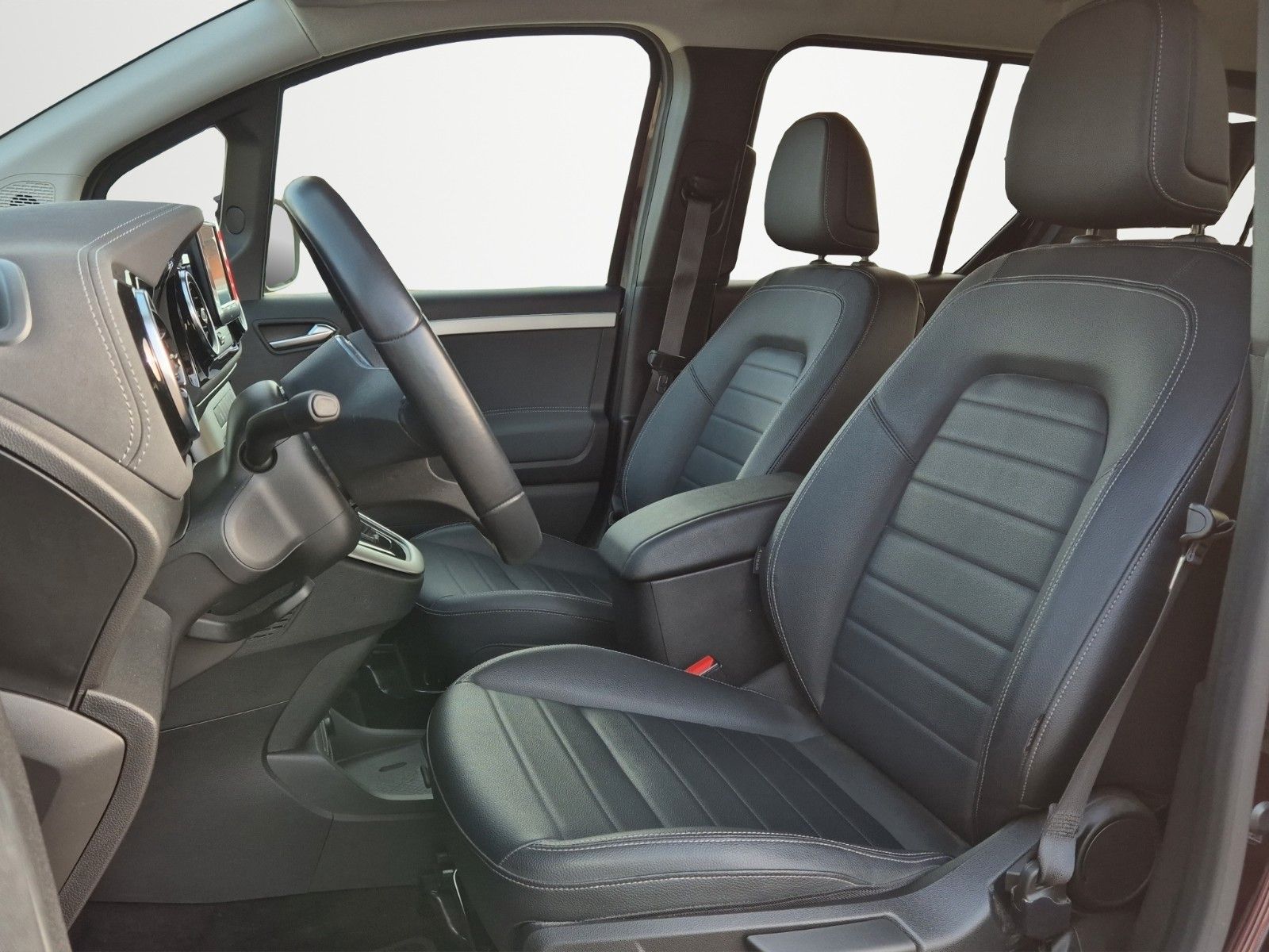 Fahrzeugabbildung Mercedes-Benz T-180 AUTOMATIK KAM LEDER NAVI LED ALLWETTER