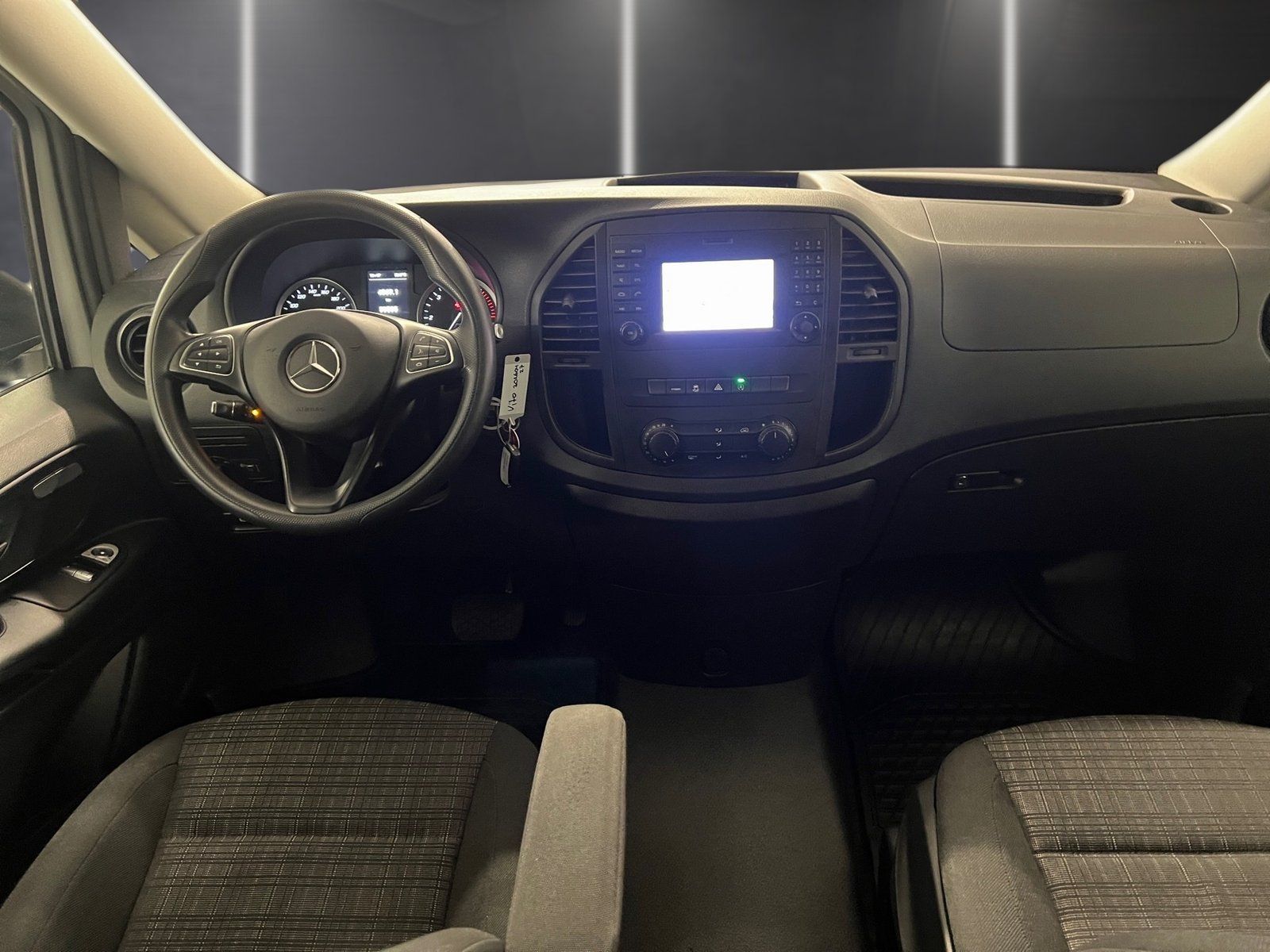 Fahrzeugabbildung Mercedes-Benz Vito 114 CDI Tourer PRO Extralang*AHK*Navi*SHZ*