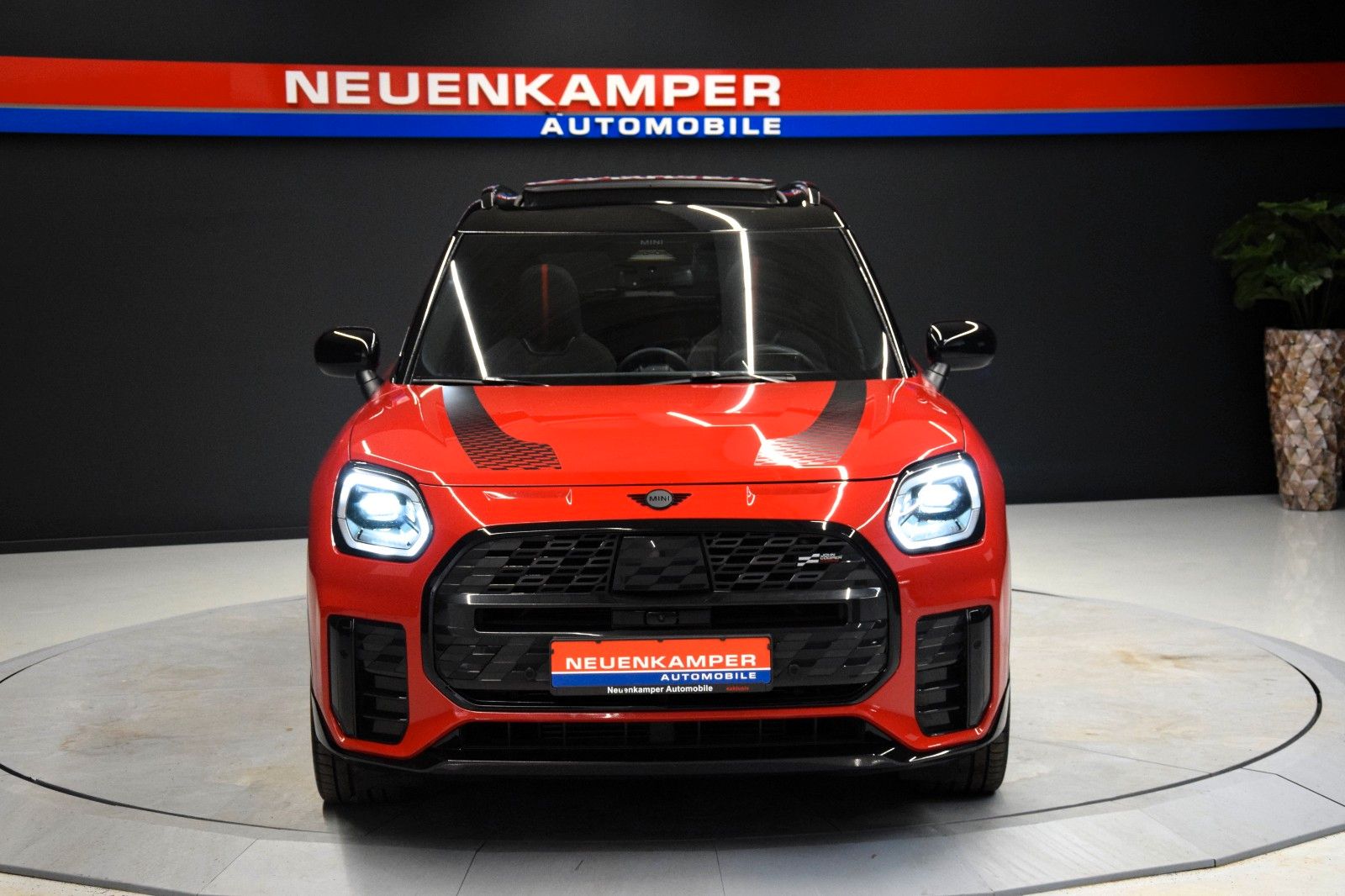 Fahrzeugabbildung MINI Countryman C John Cooper Works Trim L-Paket Pano