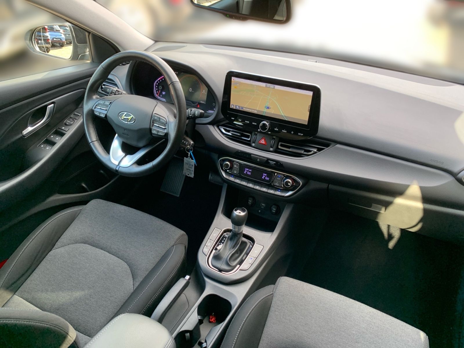 Fahrzeugabbildung Hyundai i30 Kombi 1.5 T-GDI 7-DCT Intro Edition Mild-Hyb