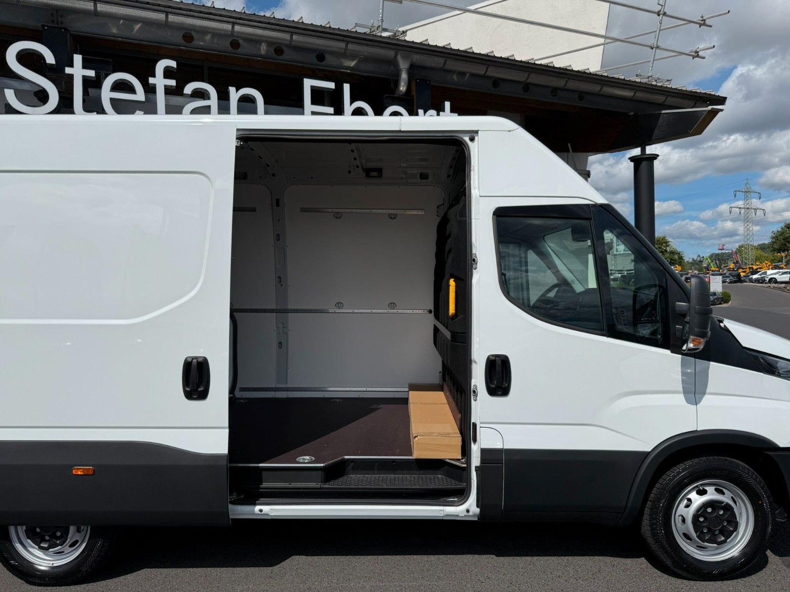 Fahrzeugabbildung Iveco Daily 35S14 V Y ASC-Ausbau Kastenwagen *R 3.520*