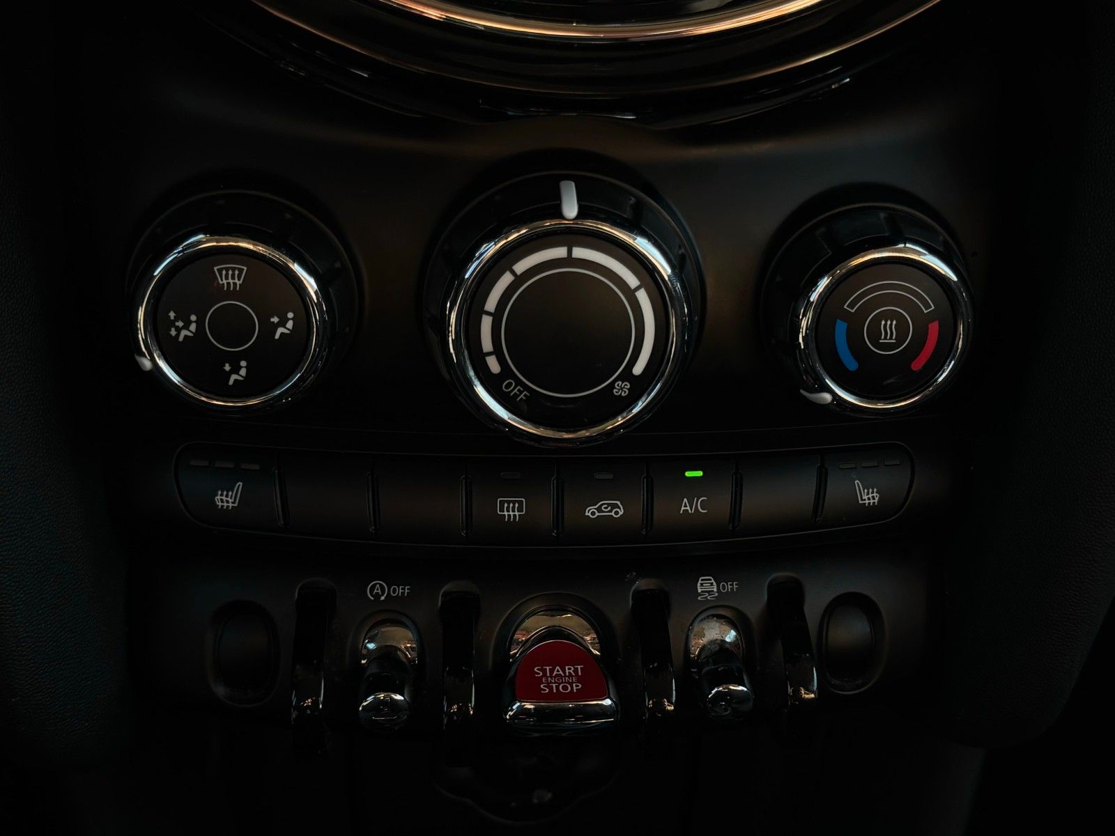 Fahrzeugabbildung MINI One Aut. Blackyard Tempomat Sitzheizung BLT LED