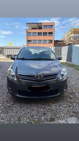 Toyota Auris 1.6 - Toyota Auris aus 2011 mit Benzin-Antrieb