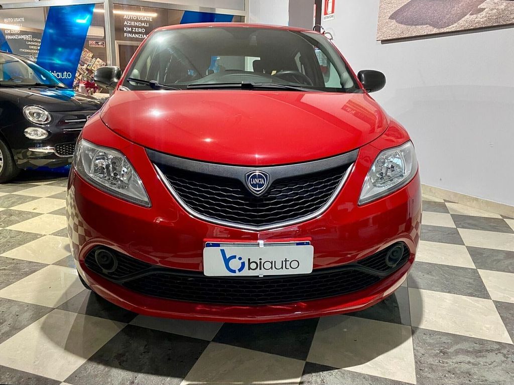 Lancia Ypsilon