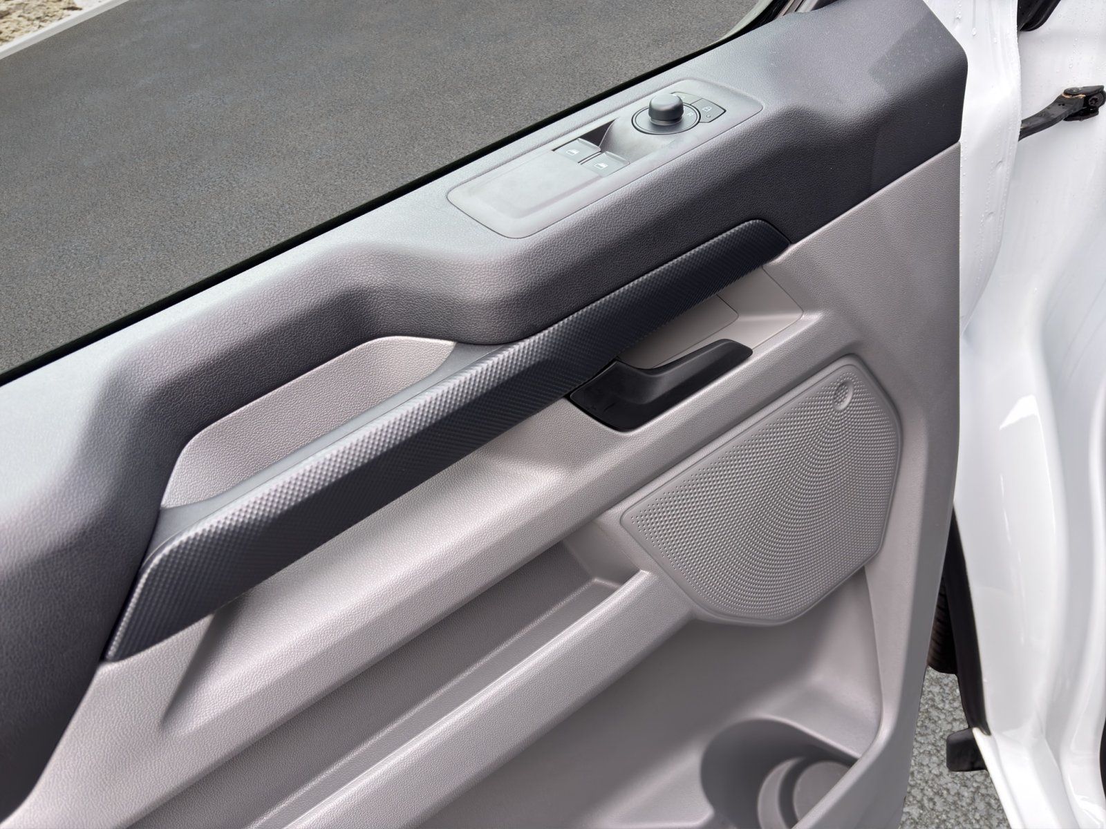 Fahrzeugabbildung Ford Transit Custom 320 L1 Trend Multicab FWD Plug-i