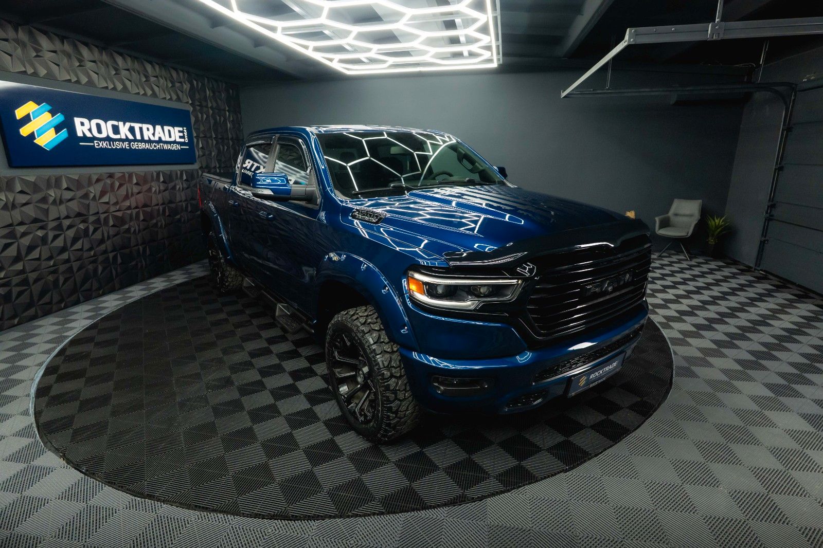 Fahrzeugabbildung Dodge RAM 5.7 V8 HEMI 4x4 OFFROAD Night Limited 19%
