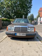 Mercedes-Benz Mercedes Benz E 230 youngtimer - Mercedes-Benz E 230 in Berlin